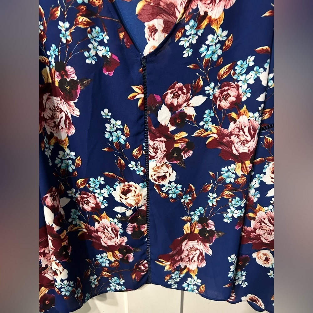Rose + Olive Womens BOHO Blouse Top XL Blue Floral Bell Sleeve Crochet Festival - Picture 3 of 5